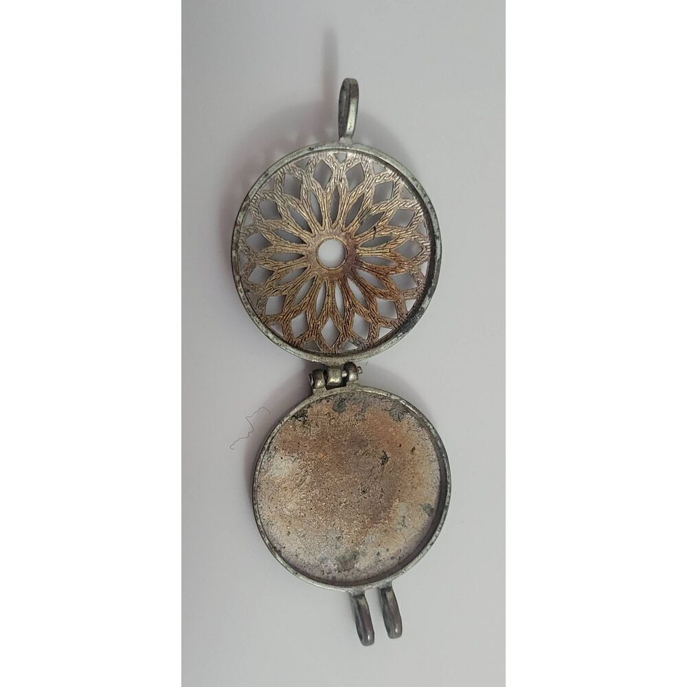 Aromatherapy Diffuser Pendant - Picture 3 of 5